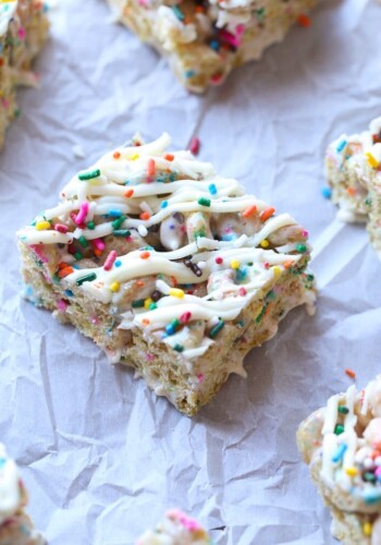 Sprinkle Donut Marshmallow Squares are adorable, gooey and totally fun!