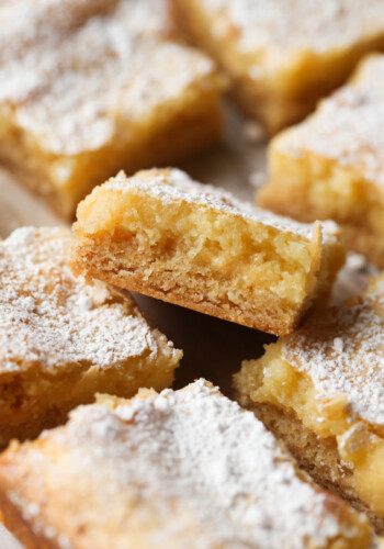 Ooey gooey bar dusted with powdered sugar.