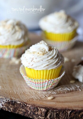 Toasted Marshmallow Buttercream Frosting www.cookiesandcups.com